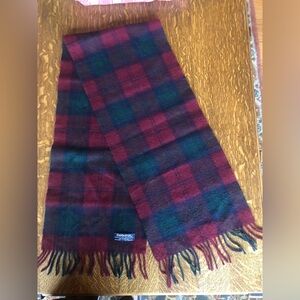 Burberrys Classic Dark Red and Green Wool Plaid Unisex Scarf